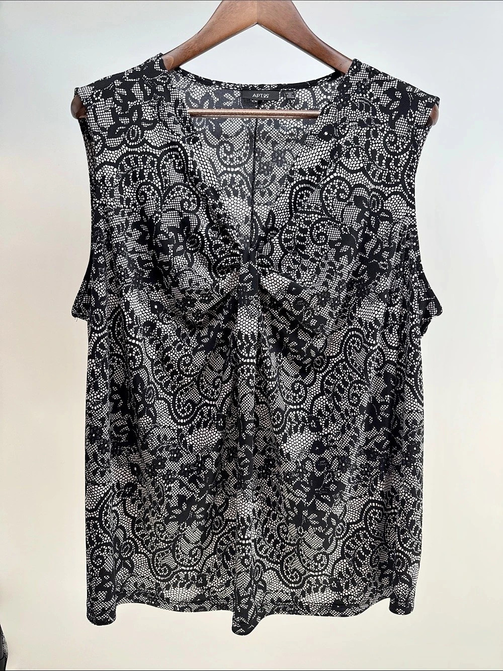 APT 9 Floral Blouse in Black & White Like New